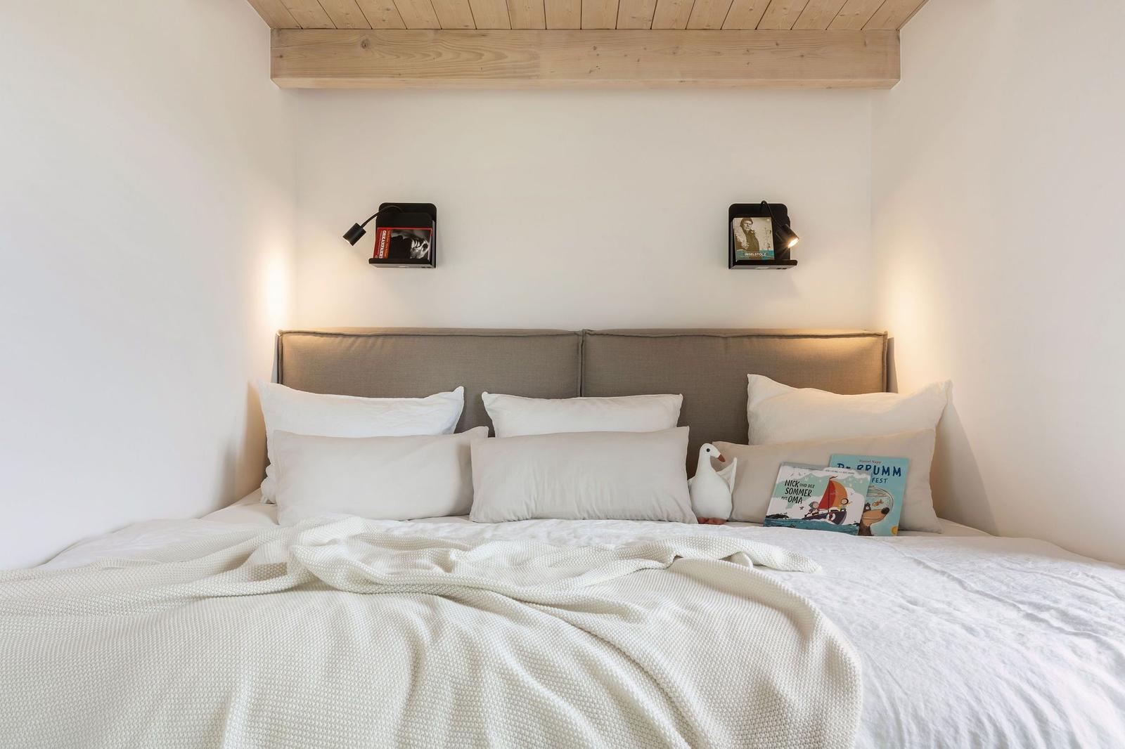 Schlafzimmer 2 im OG mit Familienbett 240x200