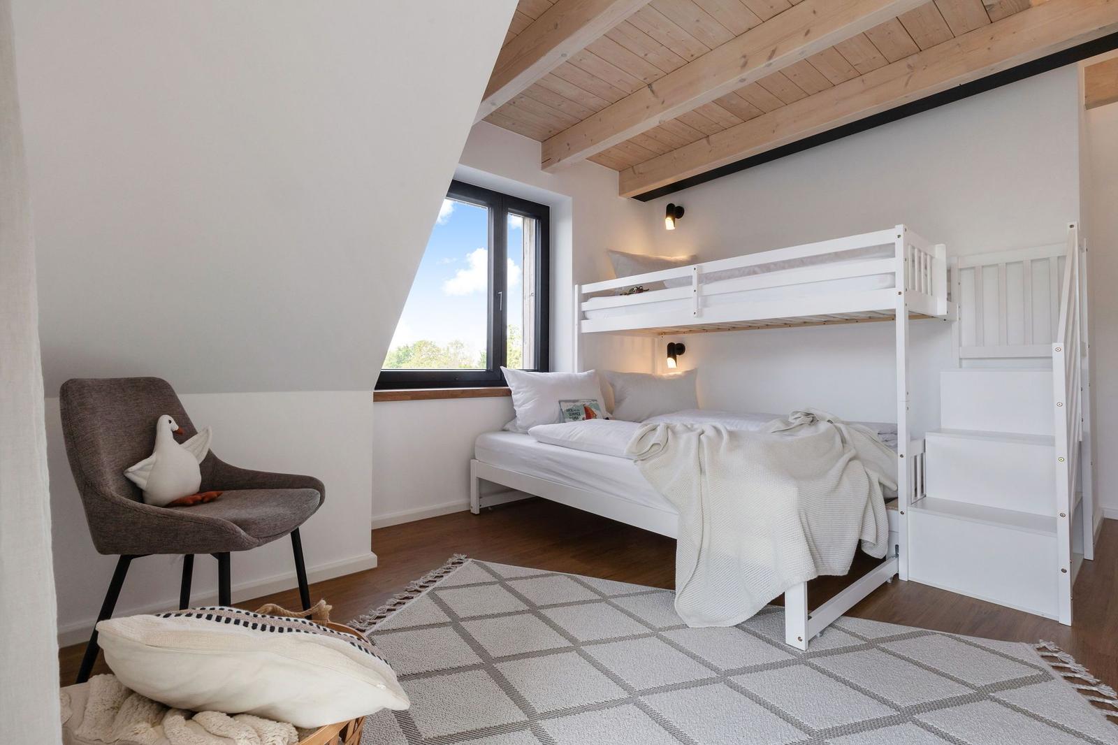 Schlafzimmer 3 im OG mit Etagenbett, untere Etage auf 180x200 cm ausziehbar