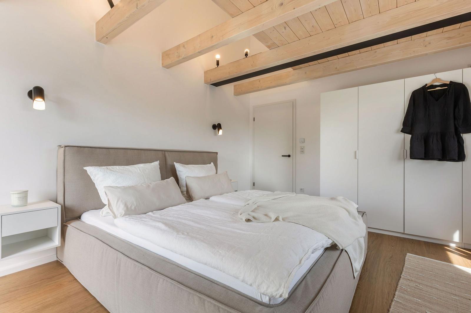 Schlafzimmer 4 im OG mit Bett 180x200