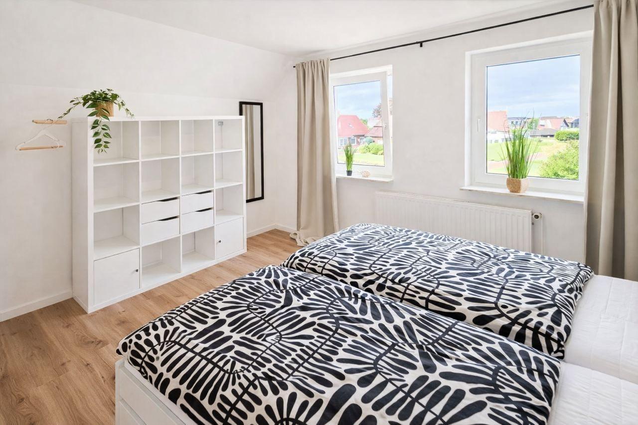 Elternschlafzimmer mit Schrank...