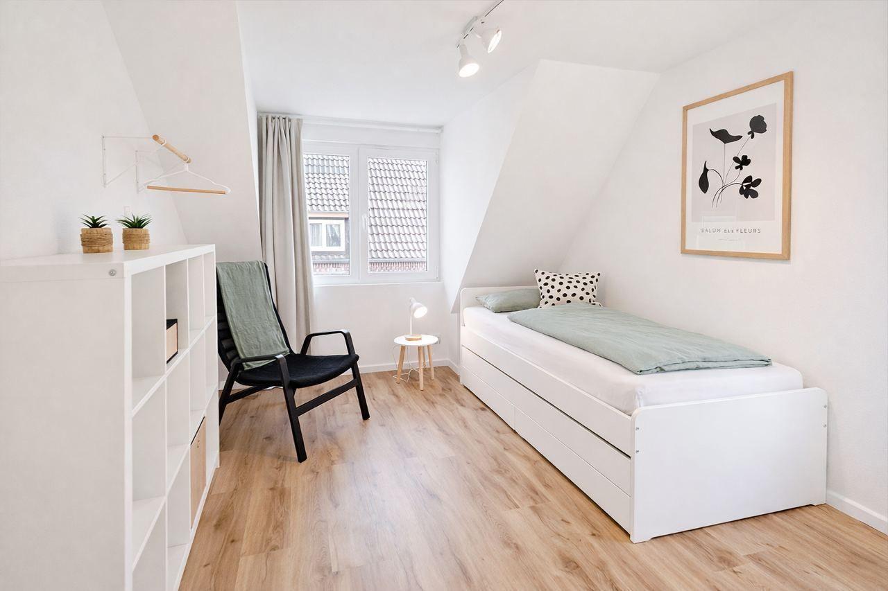 Kinderzimmer mit ausziehbarem Bett...