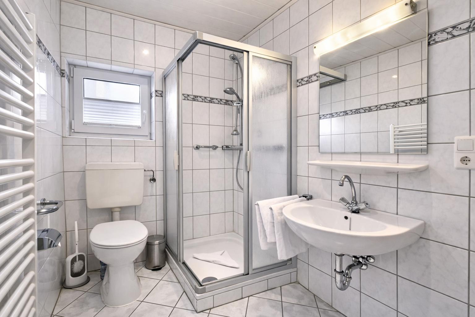Badezimmer mit Dusche...