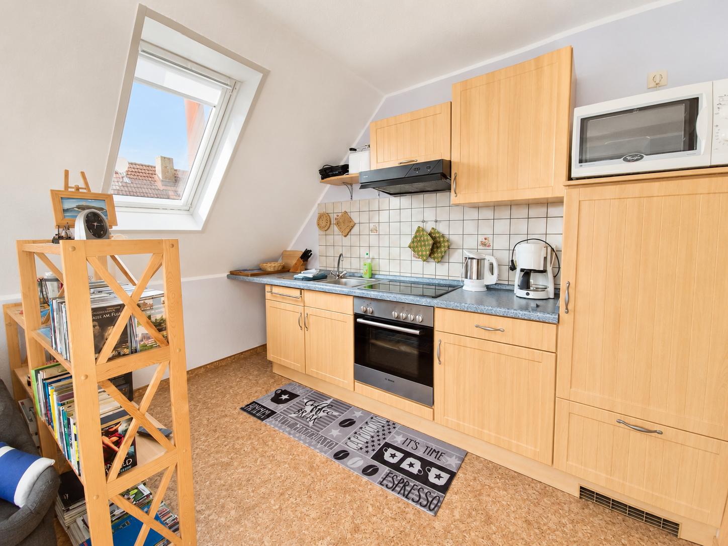 Küche mit Backofen...
