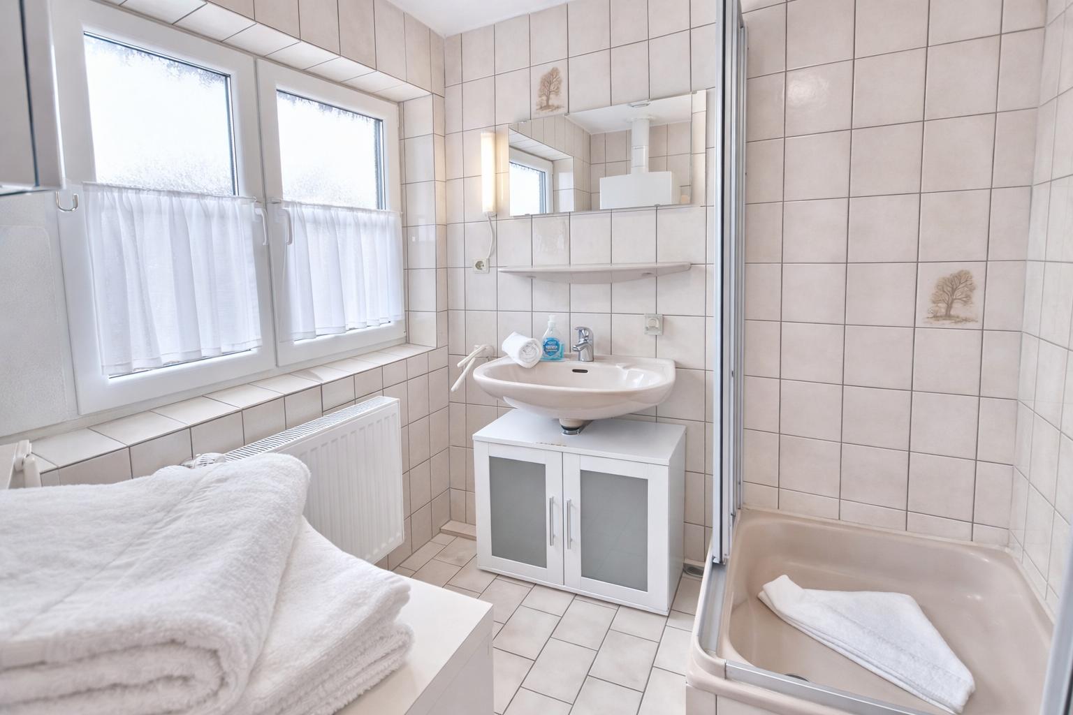 Badezimmer mit Dusche...