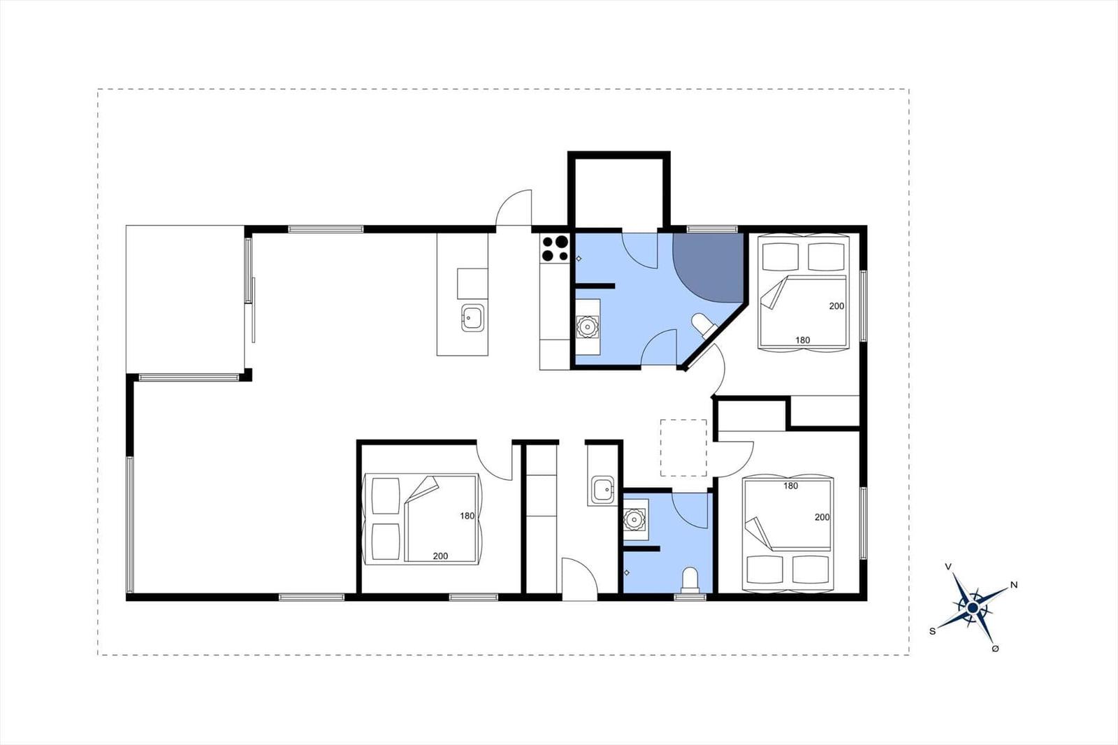 Apartment with three bedrooms, kitchen, and two bathrooms. Floor plan with orientation.