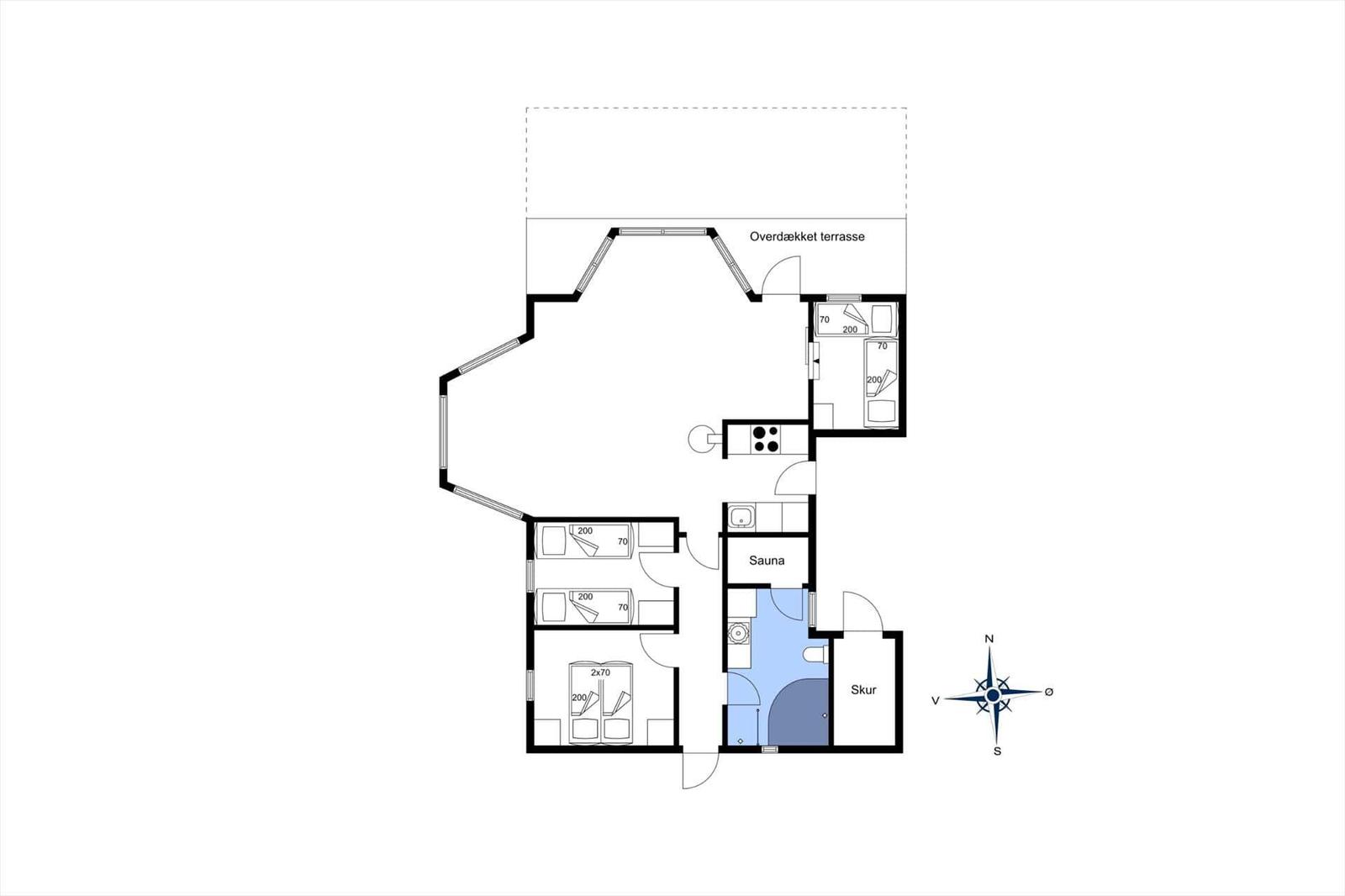 Dieses Apartment hat drei Schlafzimmer, eine Sauna und eine überdachte Terrasse.