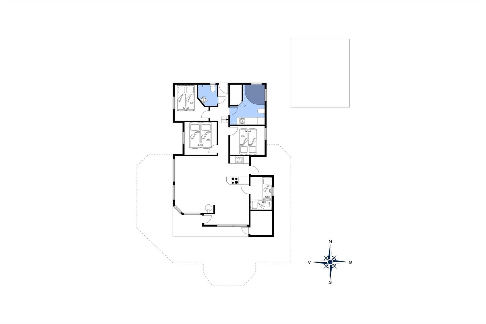 Die Wohnung hat drei Schlafzimmer, eine Küche und zwei Badezimmer mit Dusche.