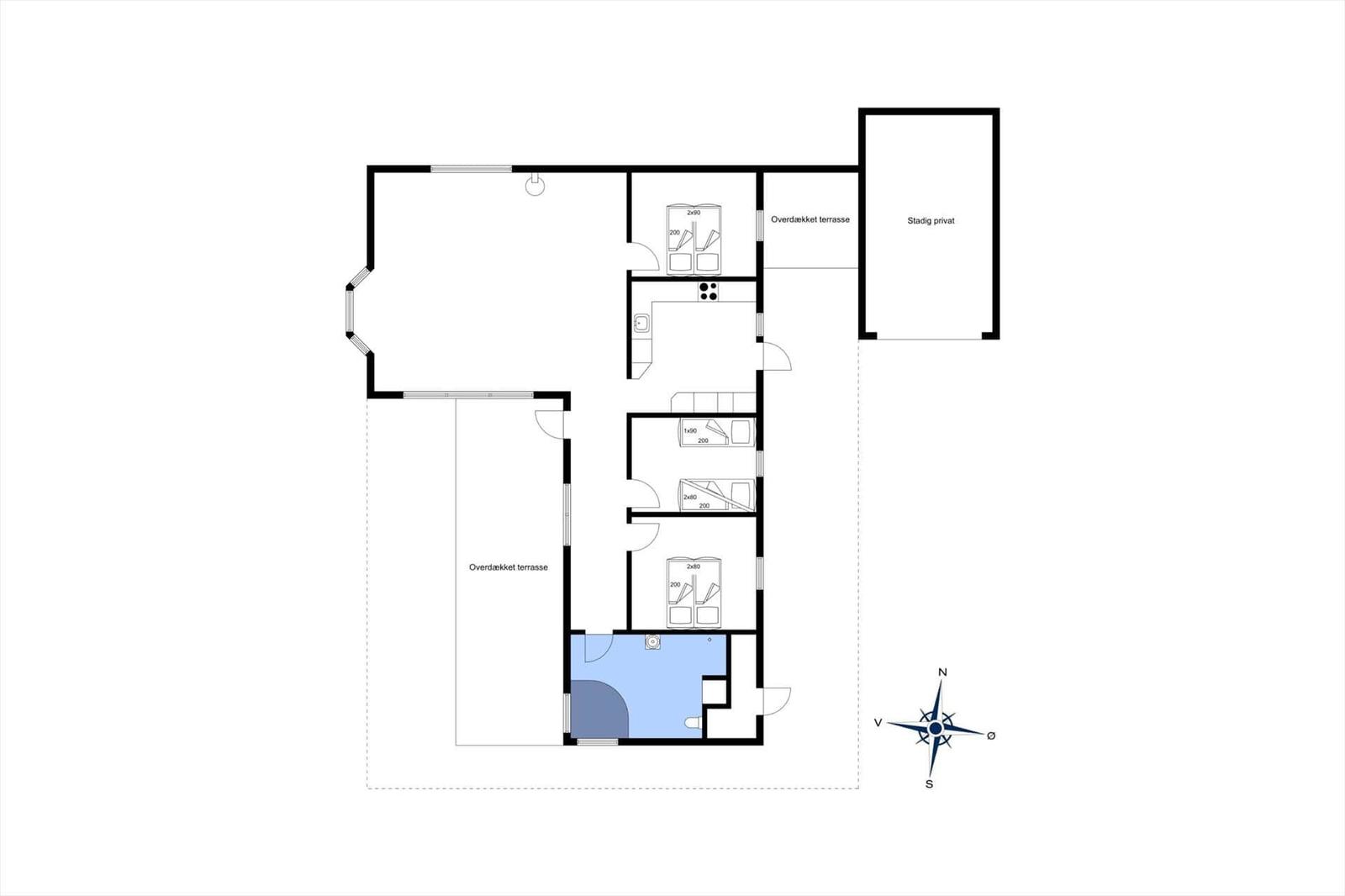 Dieses Haus hat drei Schlafzimmer, eine Küche und zwei überdachte Terrassen.