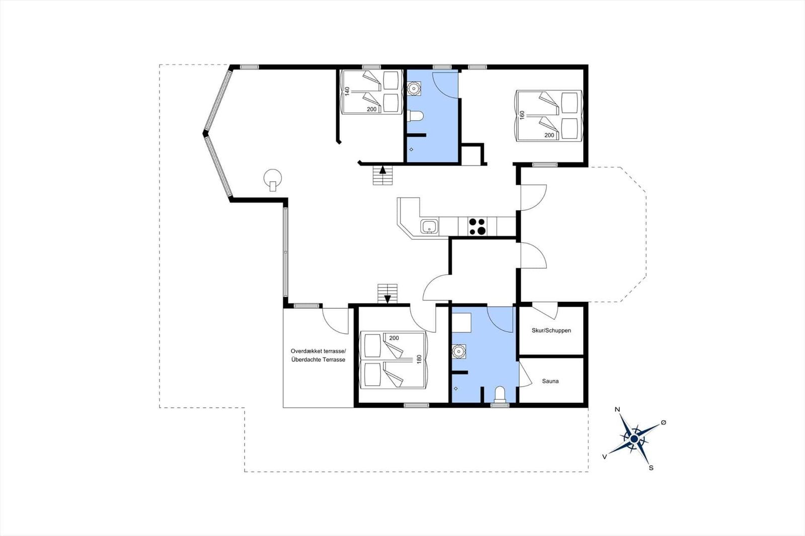 Funktionaler Grundriss mit drei Schlafzimmern, Sauna und überdachter Terrasse.