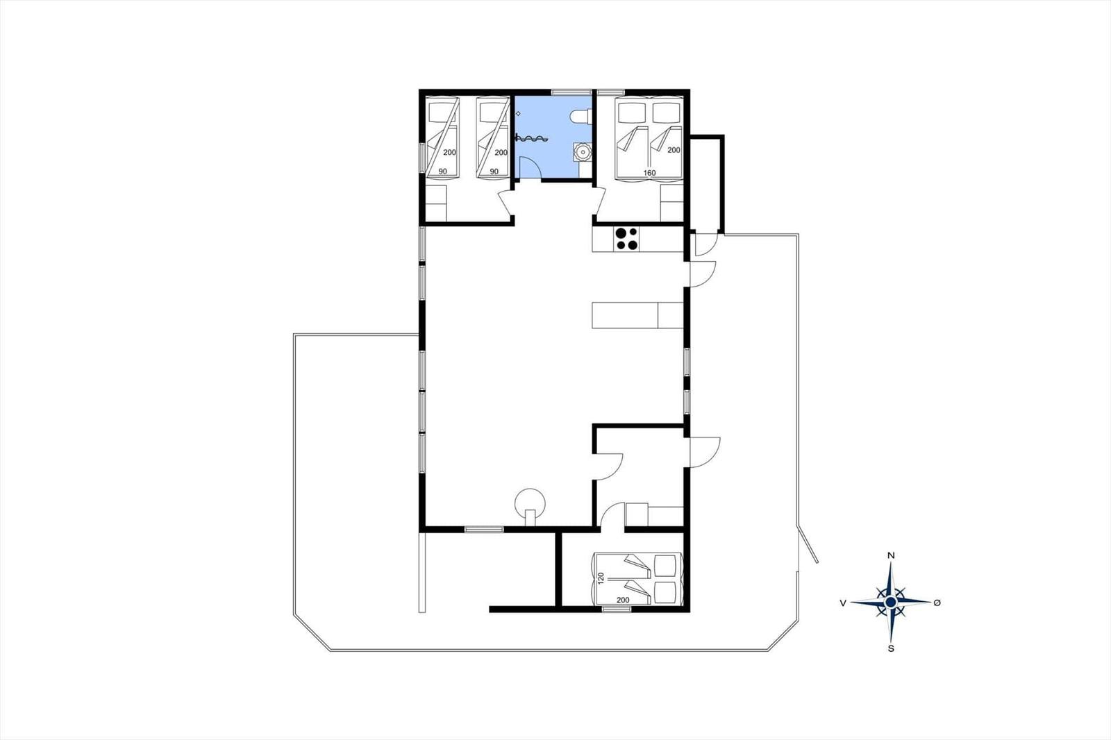 Die Wohnung hat drei Schlafzimmer, eine Küche und ein Bad.