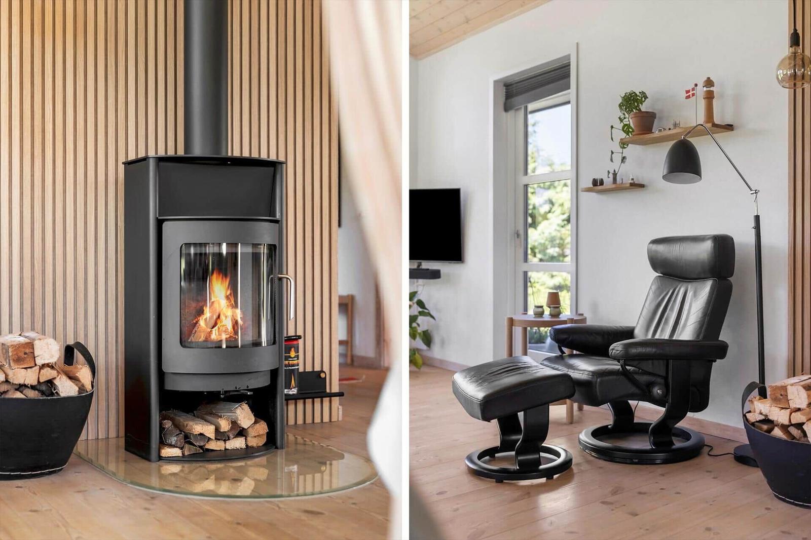 Kamin mit Holzstapel und schwarzer Relaxliege im Wohnzimmer mit Fenster und Wandregalen.