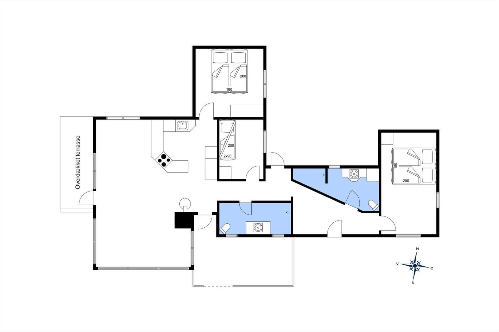 Funktionaler Grundriss mit drei Schlafzimmern, Küche und überdachter Terrasse.