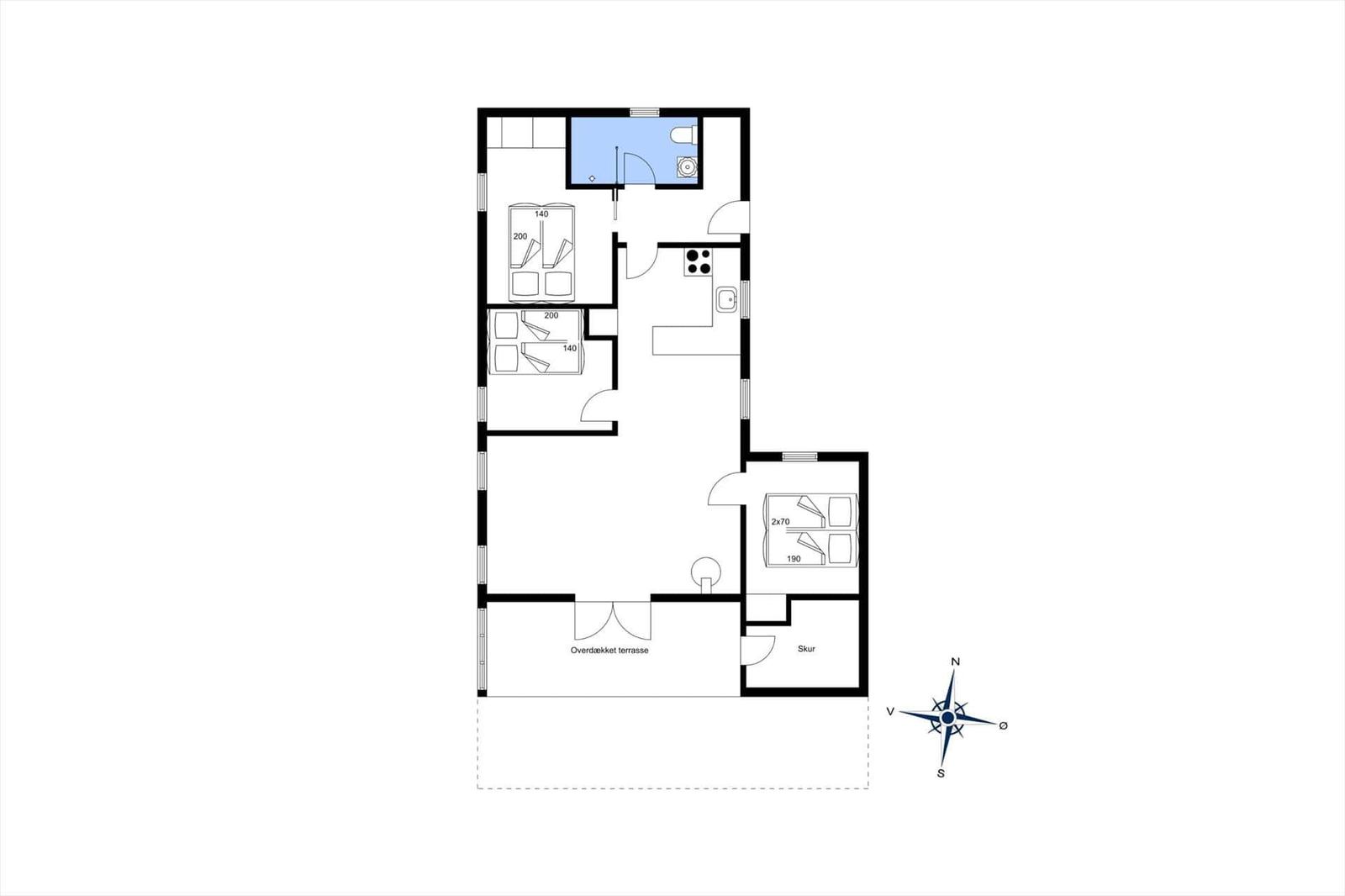 Wohnung mit drei Schlafzimmern, Küche und überdachter Terrasse.