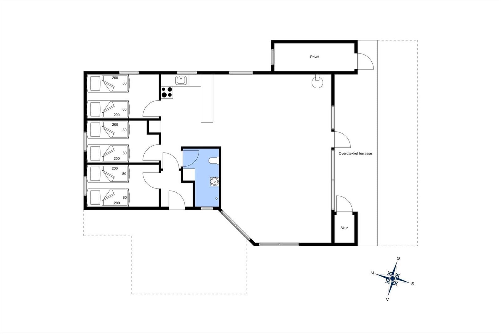 Wohnung mit fünf Schlafzimmern, Küche, Bad und überdachter Terrasse.