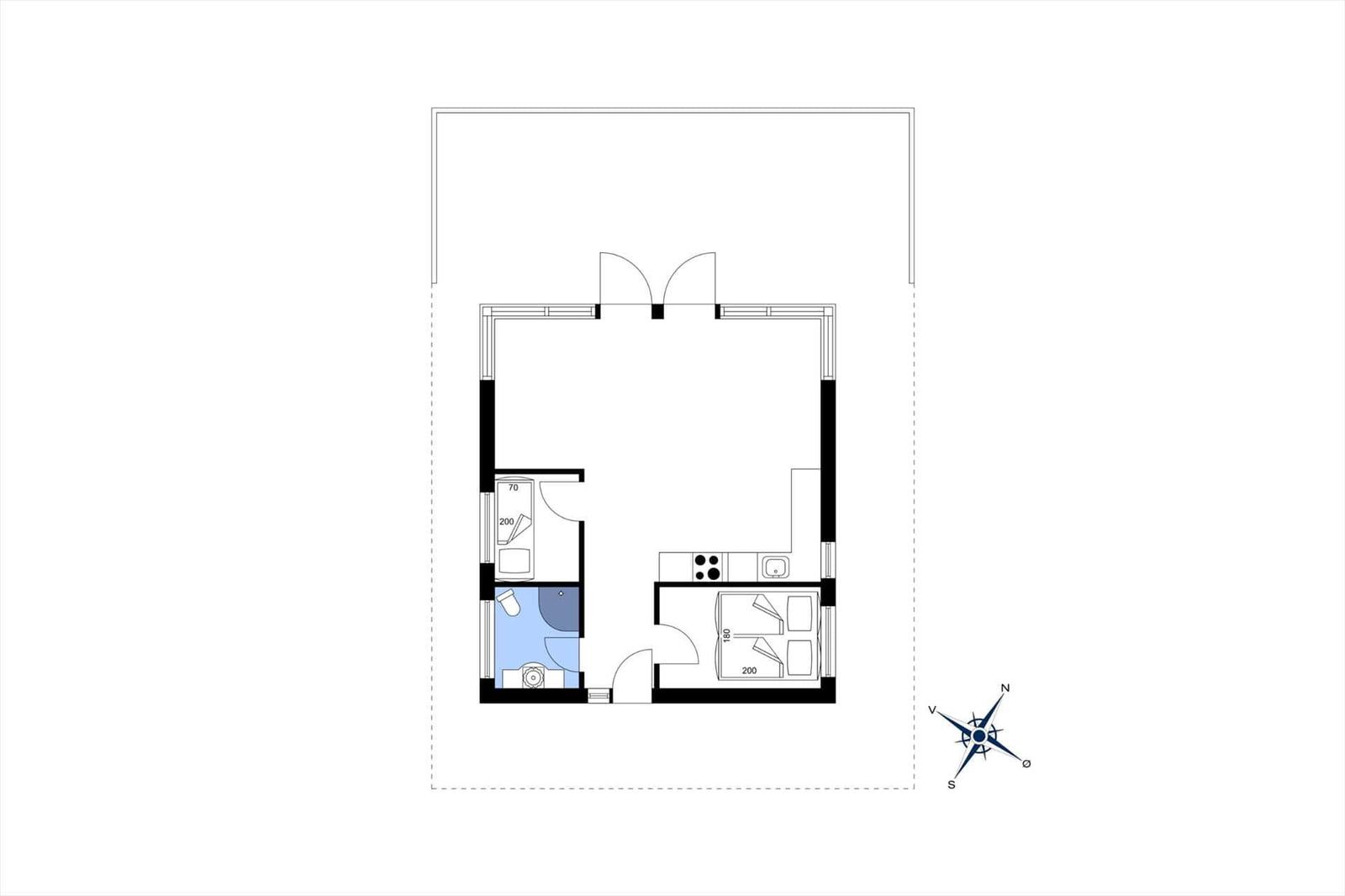 Wohnung mit Küche, Schlafzimmer und Bad. Raumverteilung mit Kompass.