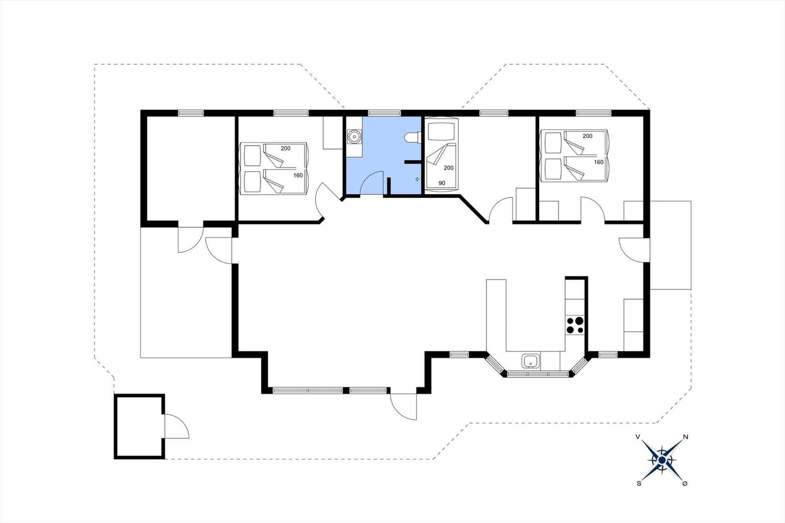 Wohnung mit drei Schlafzimmern, Küche und Bad. Flur und Terrasse sind ebenfalls eingezeichnet.