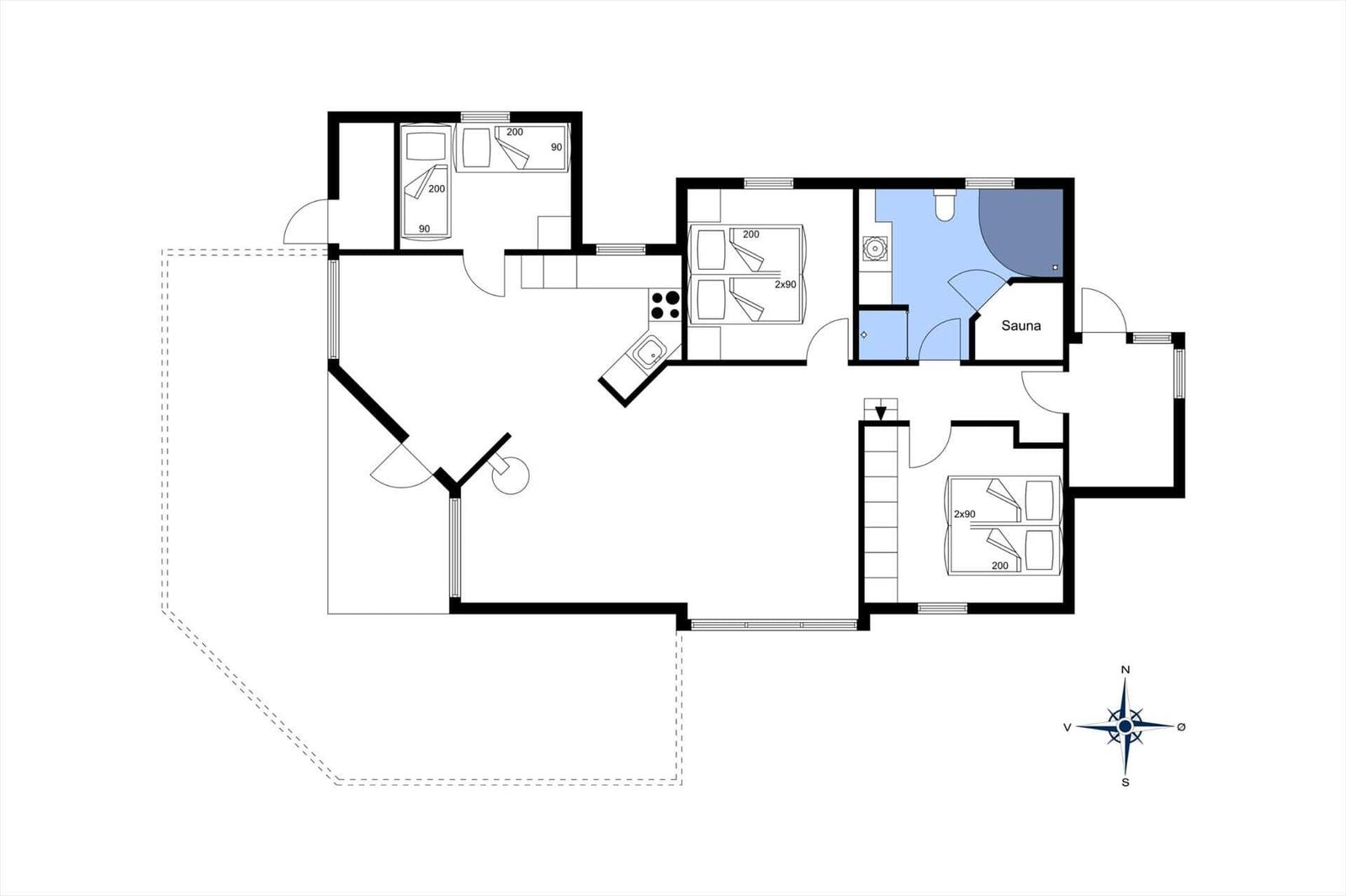 Wohnung mit drei Schlafzimmern, Küche, Bad und Sauna. Flur mit Treppe.