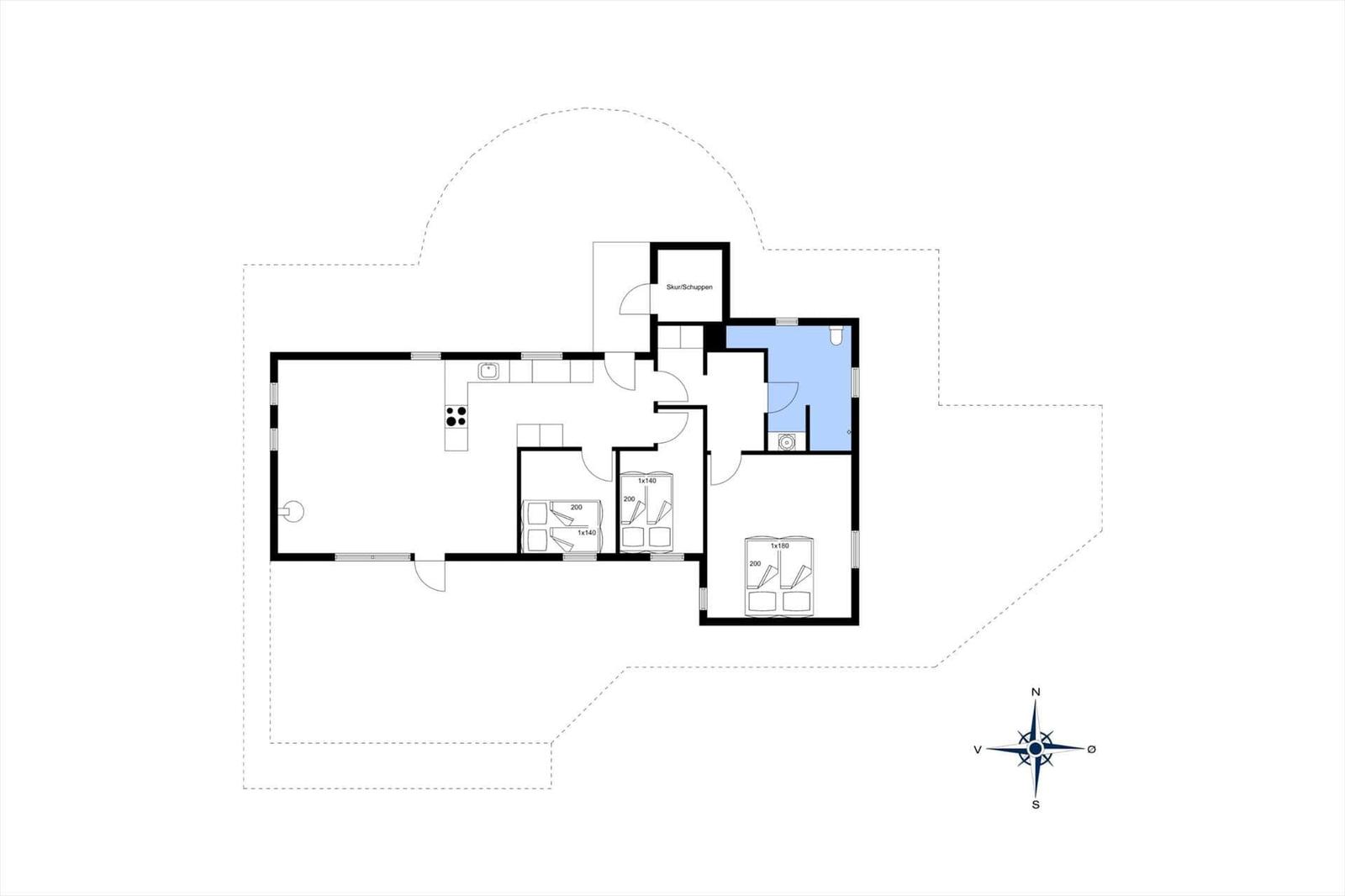 Wohnung mit drei Schlafzimmern, Küche und Bad. Skur/Schuppen angezeigt.