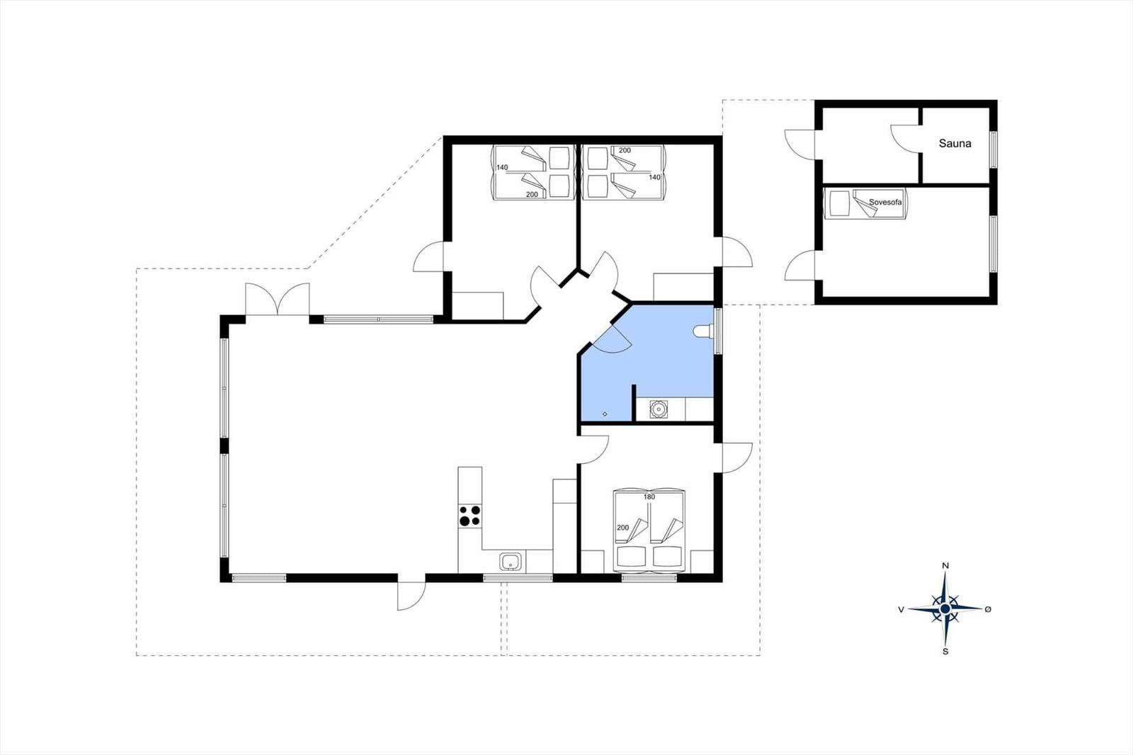 Wohnung mit Küche, drei Schlafzimmern und Sauna. Flur mit Bad und Waschbecken.