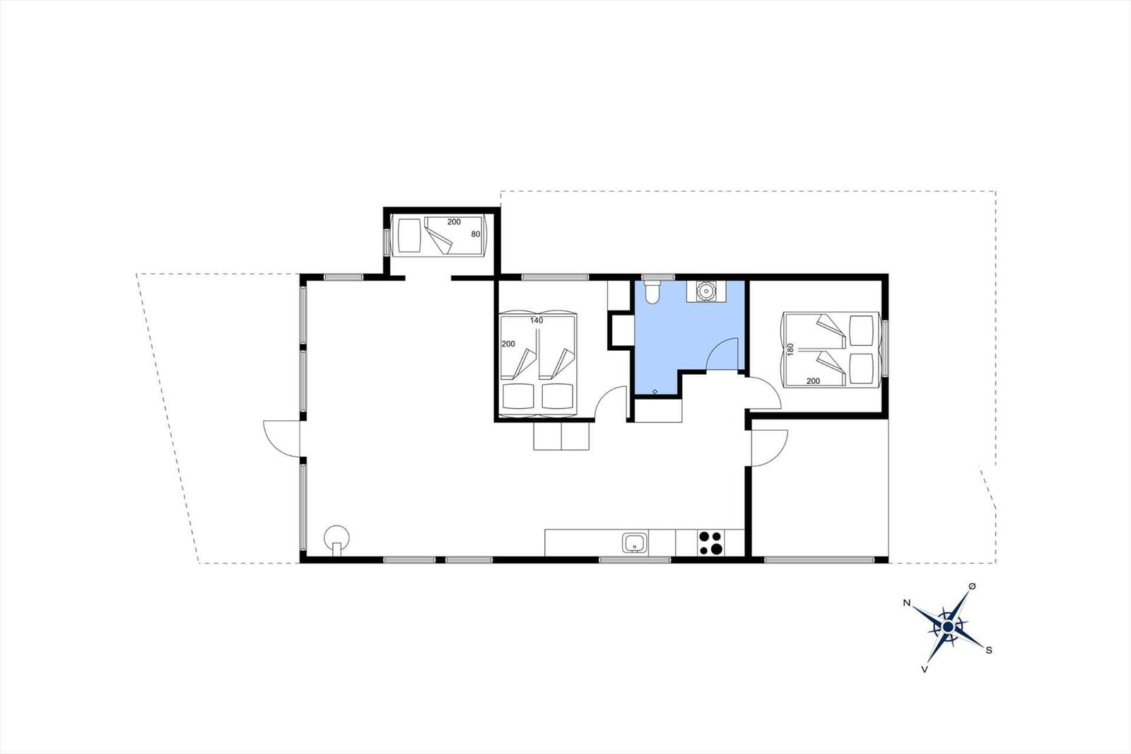 Die Wohnung hat drei Schlafzimmer, eine Küche und ein Badezimmer.