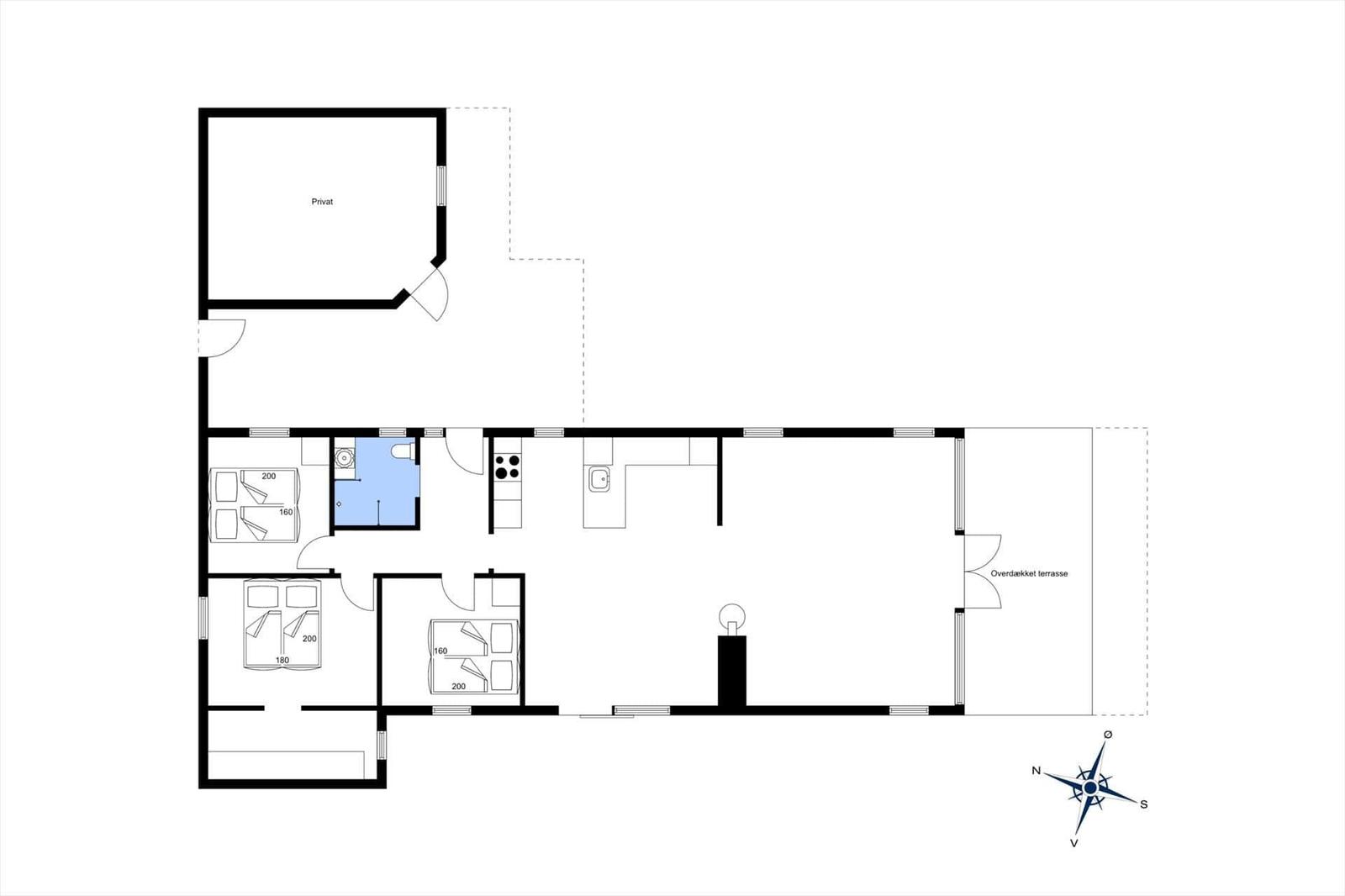 Wohnung mit drei Schlafzimmern, Küche und überdachter Terrasse.