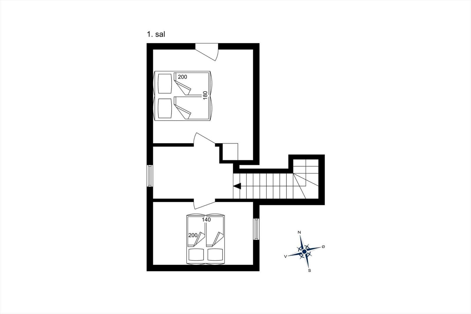 Erdgeschoss mit Schlafzimmer und Treppenhaus. Raumgrößen sind eingezeichnet.