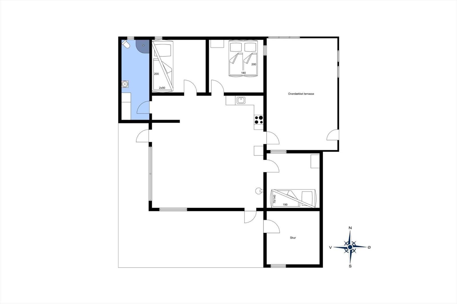 Wohnung mit drei Schlafzimmern, Küche und überdachter Terrasse. Mit Garage und Kompass.