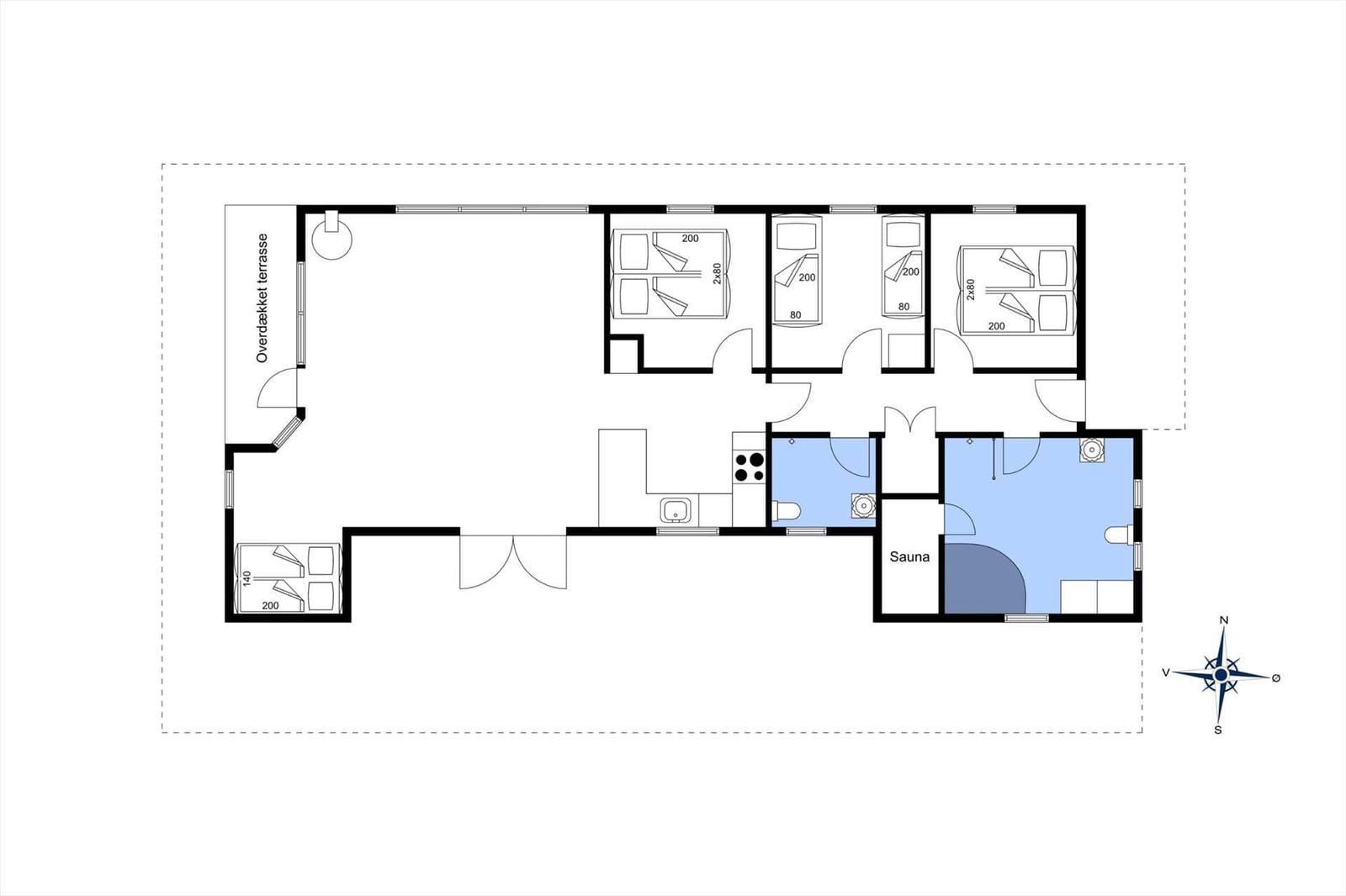 Dieses Haus hat vier Schlafzimmer, eine Küche, eine Sauna und eine überdachte Terrasse.