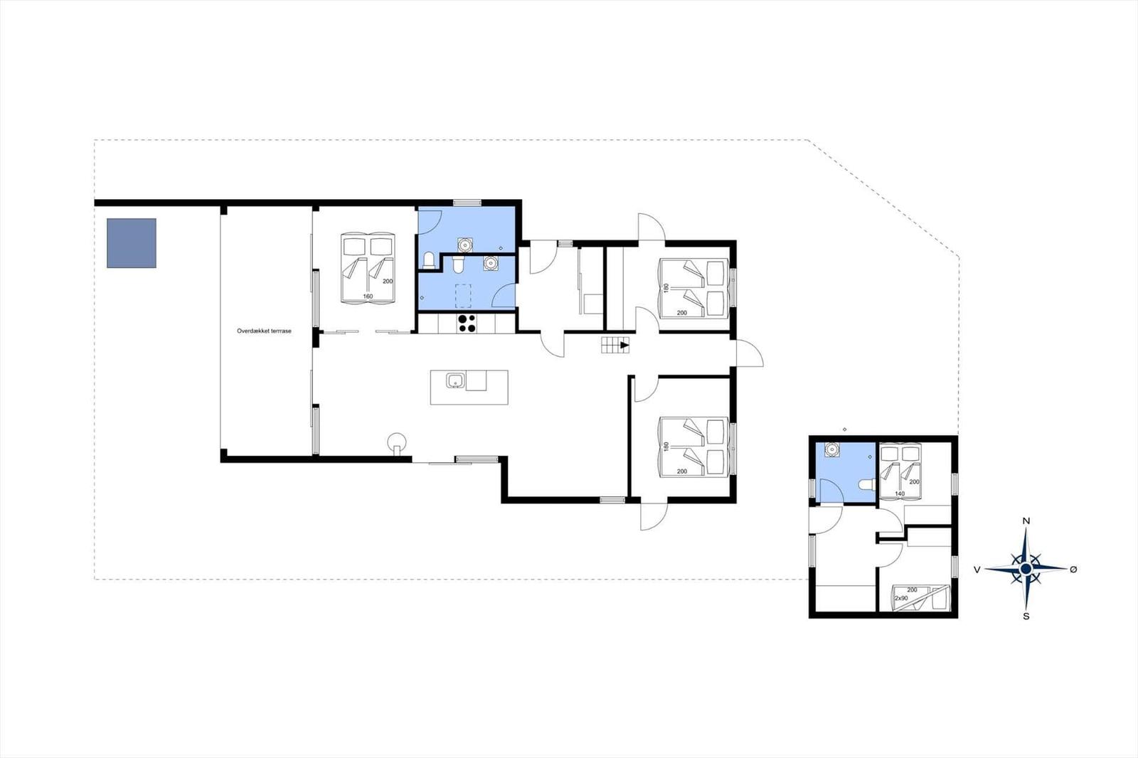 Funktionaler Grundriss mit drei Schlafzimmern, Küche und überdachter Terrasse.