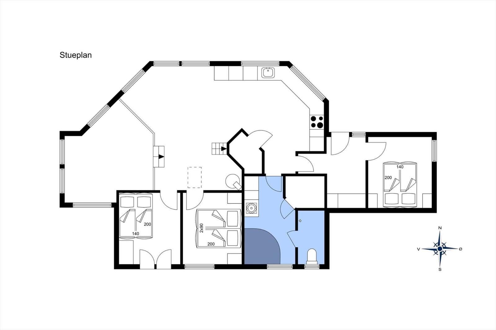 Stueplan zeigt Wohn- und Schlafzimmer, Küche und Bad mit Maßangaben.