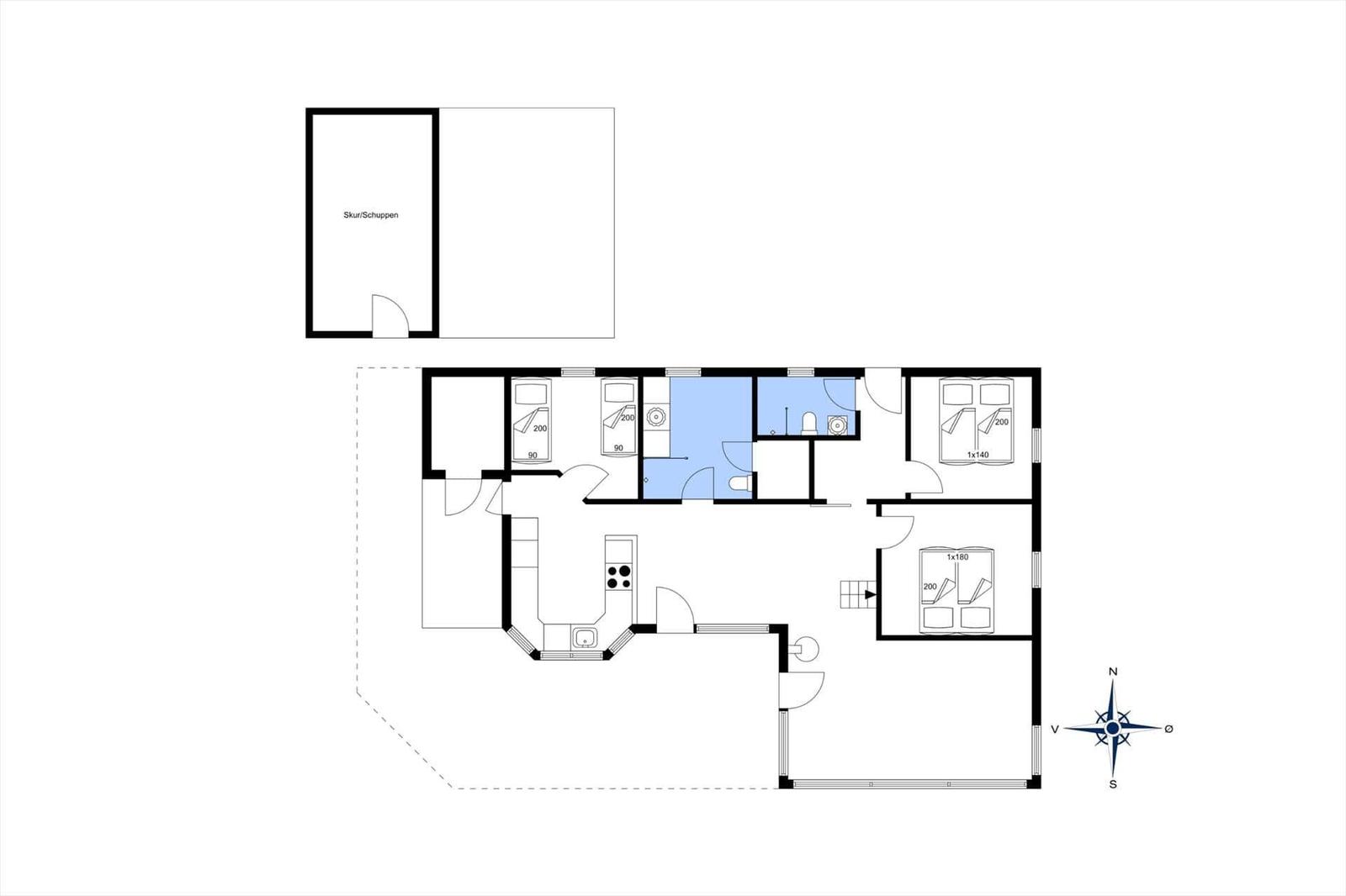 Wohnung mit drei Schlafzimmern, Küche und Bad. Außenbereich mit Schuppen.