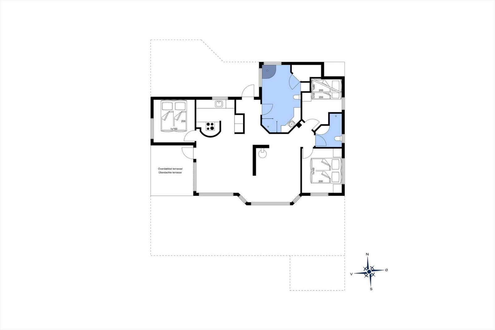 Wohnung mit zwei Schlafzimmern, Küche, Bad und überdachter Terrasse.