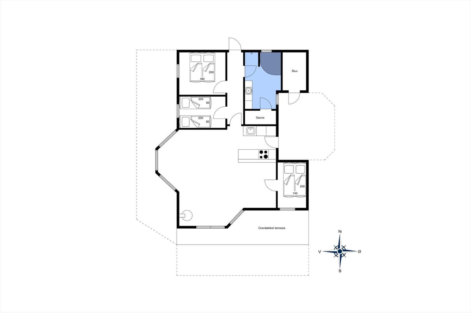Funktionaler Grundriss mit Sauna, drei Schlafzimmern und überdachter Terrasse.