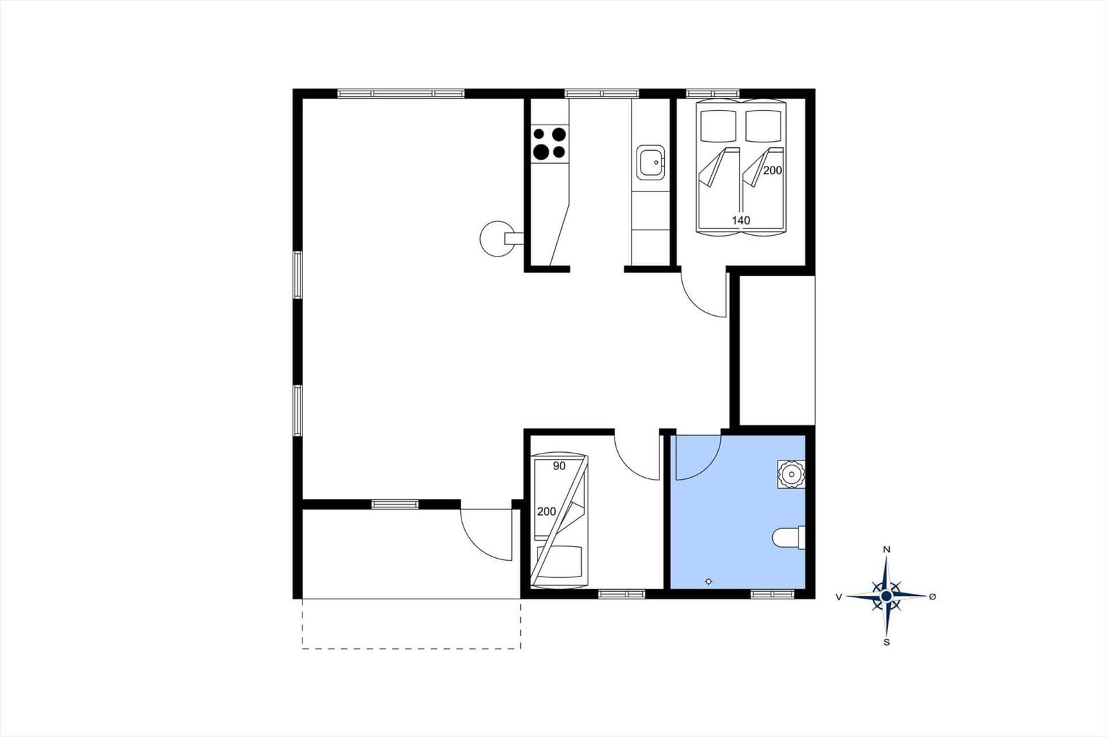 Wohnung mit Küche, Schlafzimmer und Bad. Flur führt zu separatem WC.
