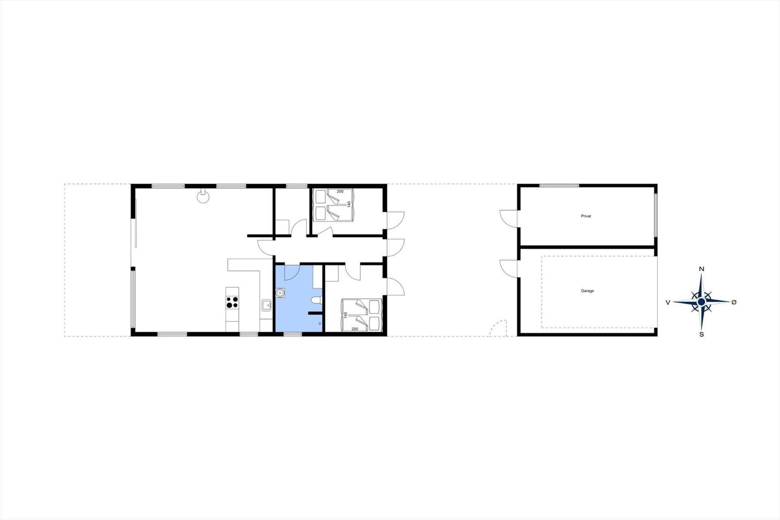 Funktionaler Grundriss mit Küche, Schlafzimmer und Garage. Orientierung mit Kompass.