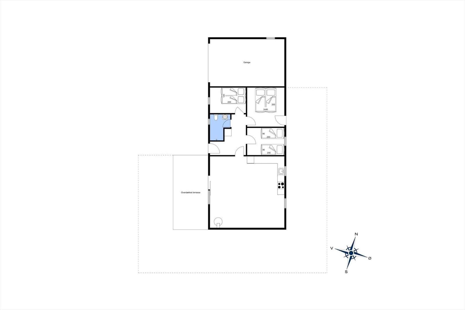 Wohnung mit Garage, drei Schlafzimmern und überdachter Terrasse.