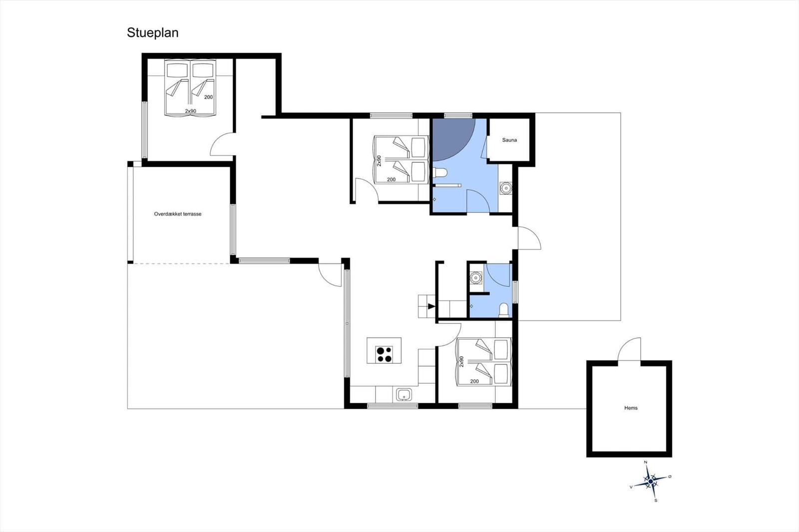Dieses Stueplan zeigt eine Wohnung mit drei Schlafzimmern, Sauna, Küche und überdachter Terrasse.