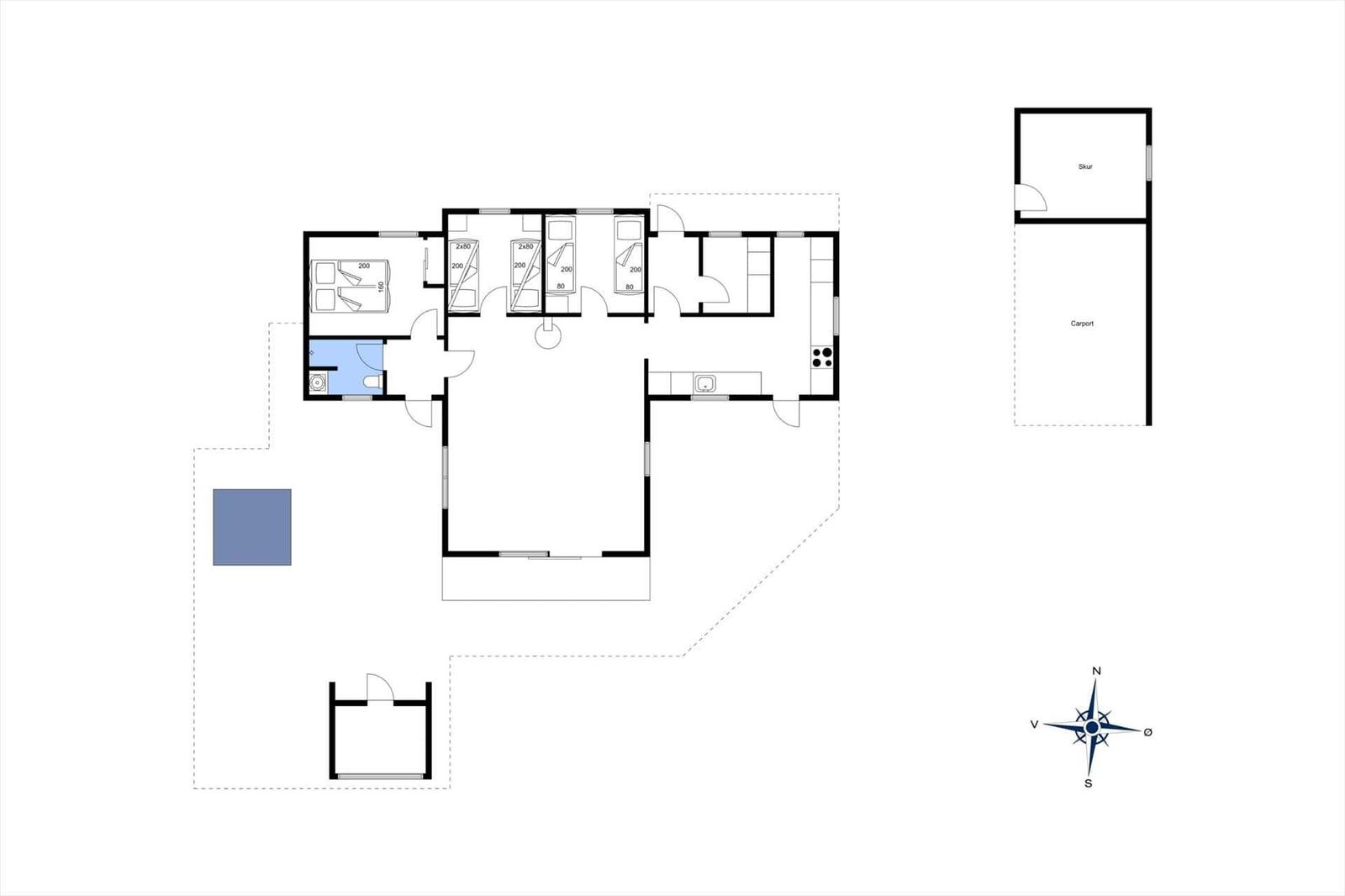 Wohnung mit mehreren Schlafzimmern, Küche und Bad. Außenbereich mit Carport und Garage.
