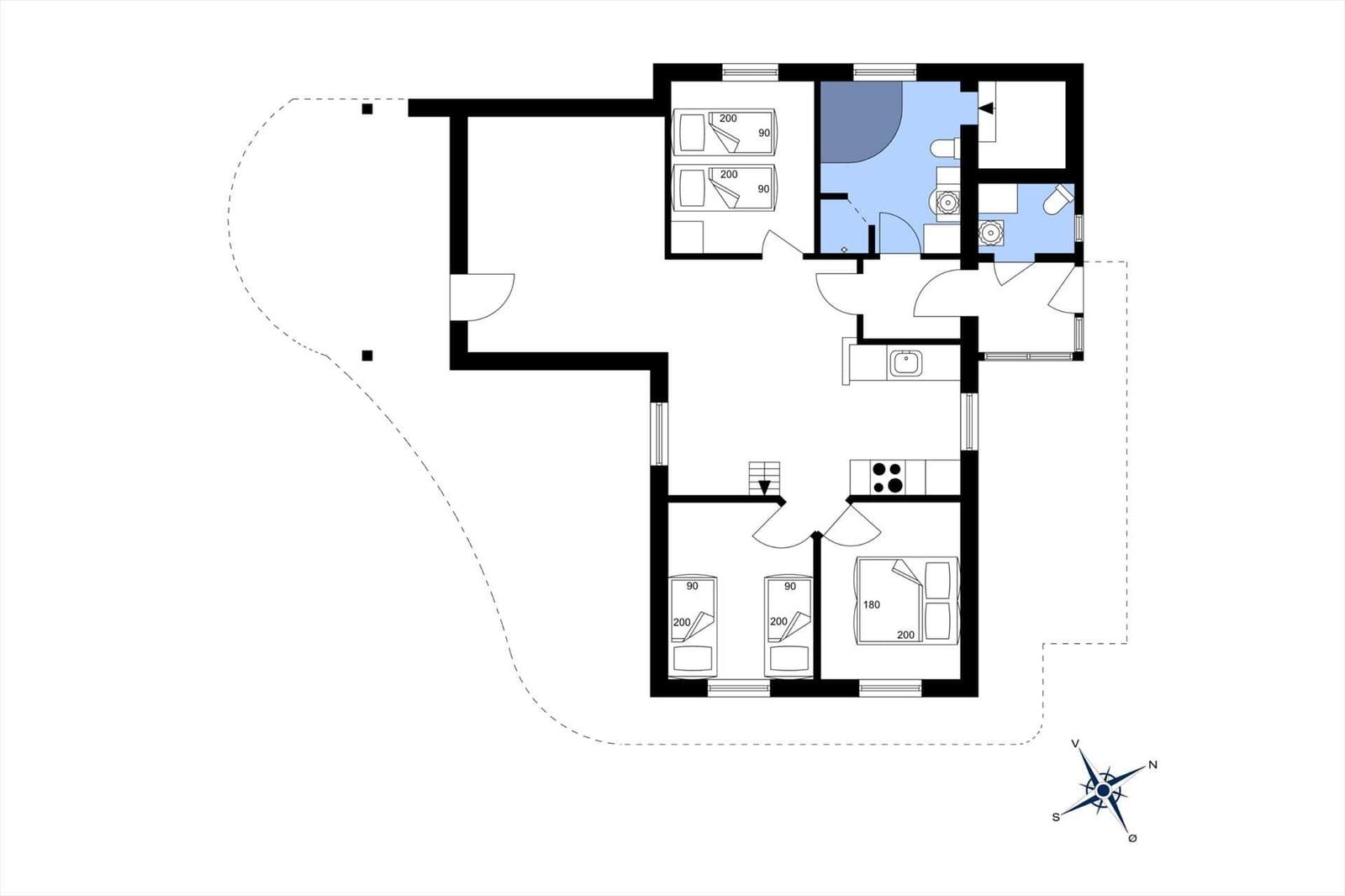 Apartment with three bedrooms, kitchen, and bathroom. Room layout with compass.
