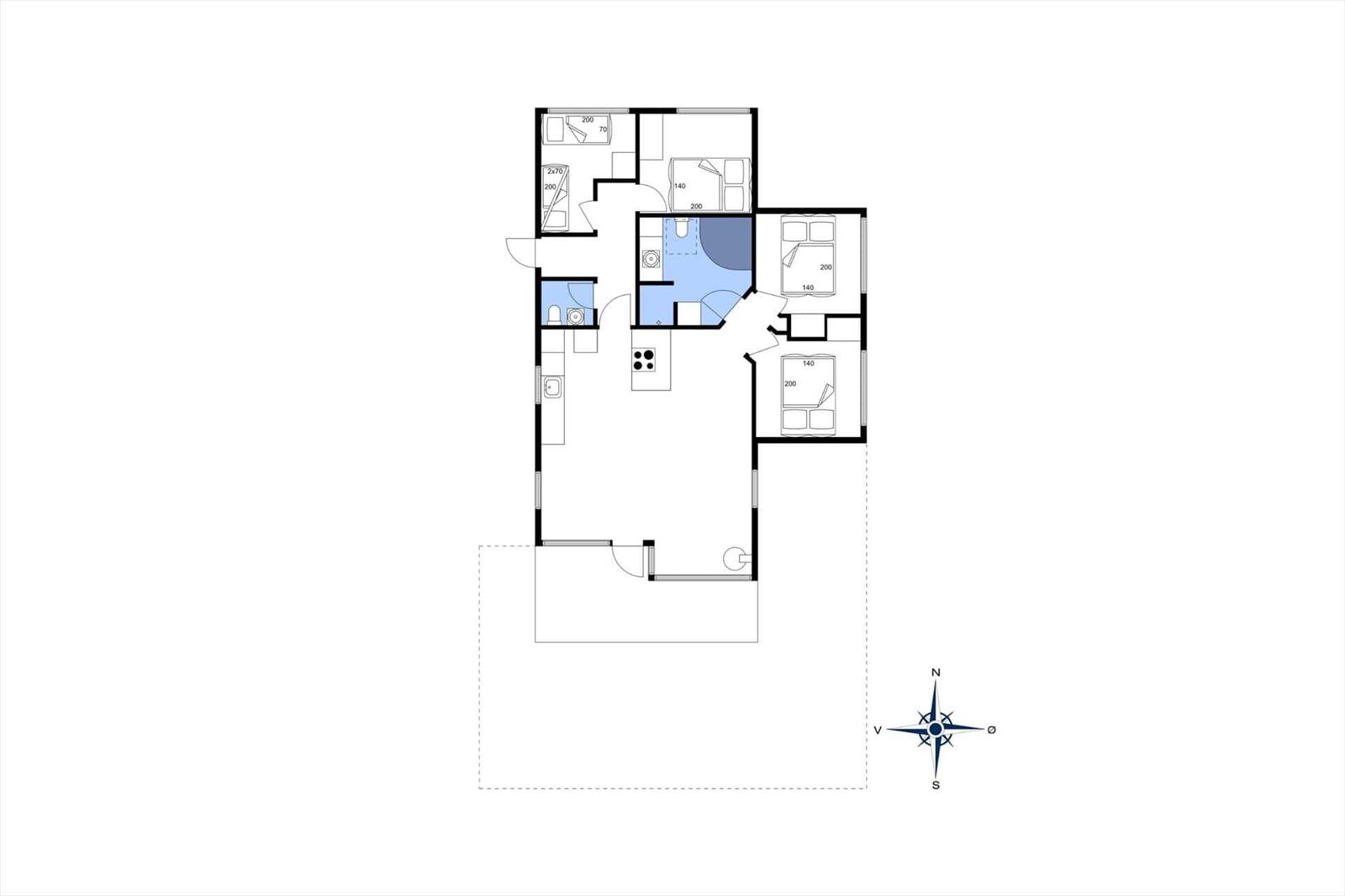 Apartment with two bedrooms, kitchen, and bathroom. Orientation with compass.