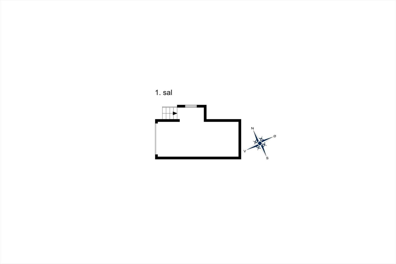 First floor with staircase and compass for orientation.