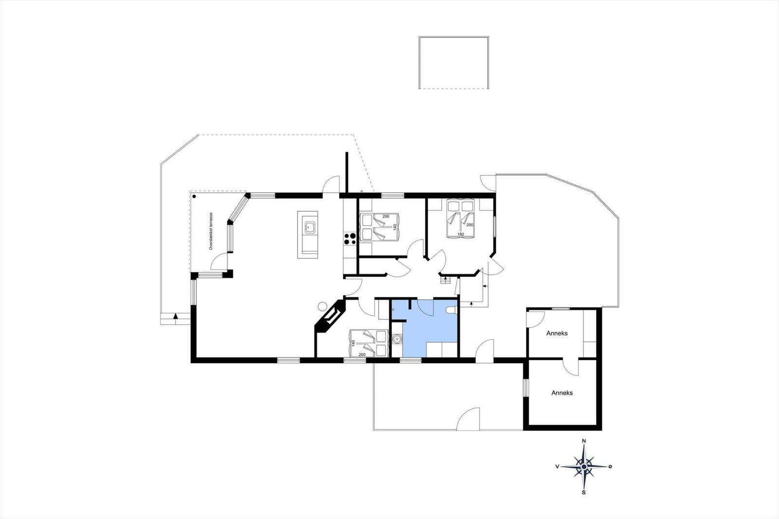 Übersicht über die Wohnung mit Schlafzimmer, Küche und Terrasse.