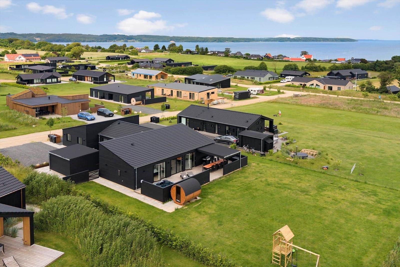 Modernes Ferienhaus mit Sauna und Blick auf See