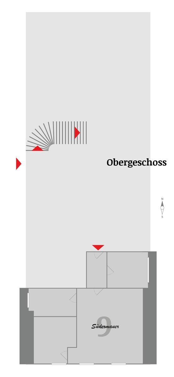 Obergeschoss mit Zugang über Treppe. Raum 9 im Südermauerbereich.