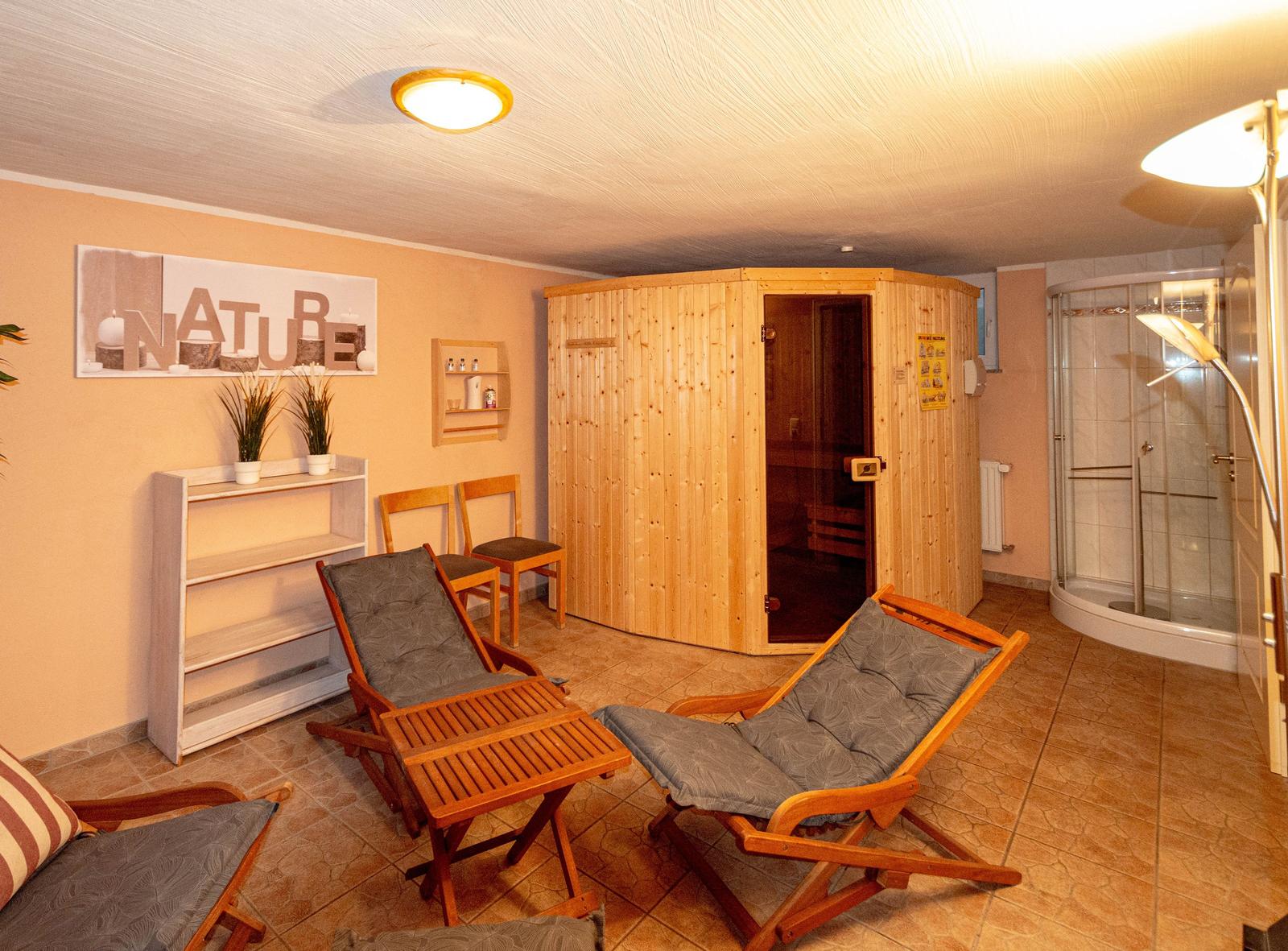 Sauna mit Dusche