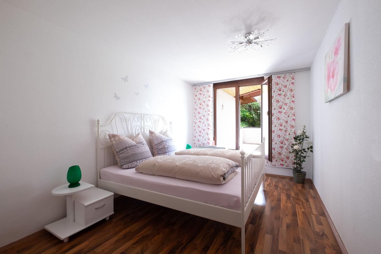 Schlafzimmer 1...