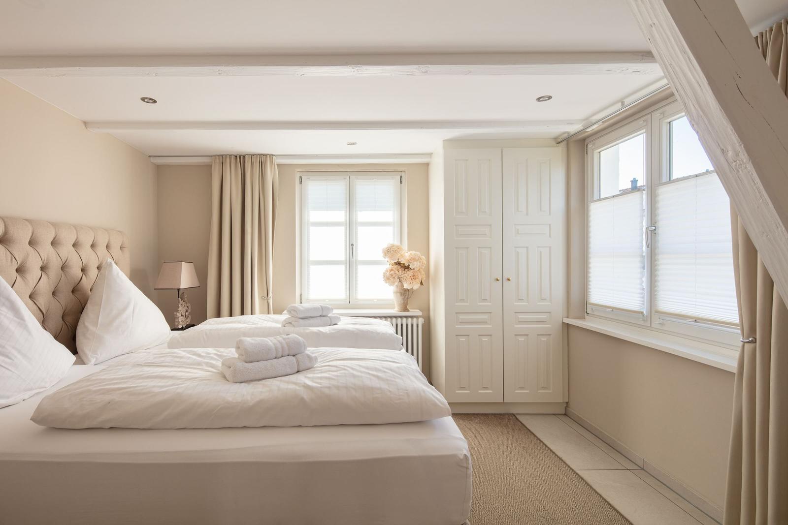 Schlafzimmer 3...