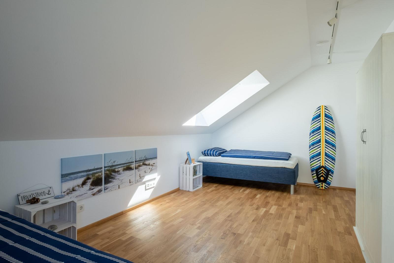 Schlafzimmer 2...