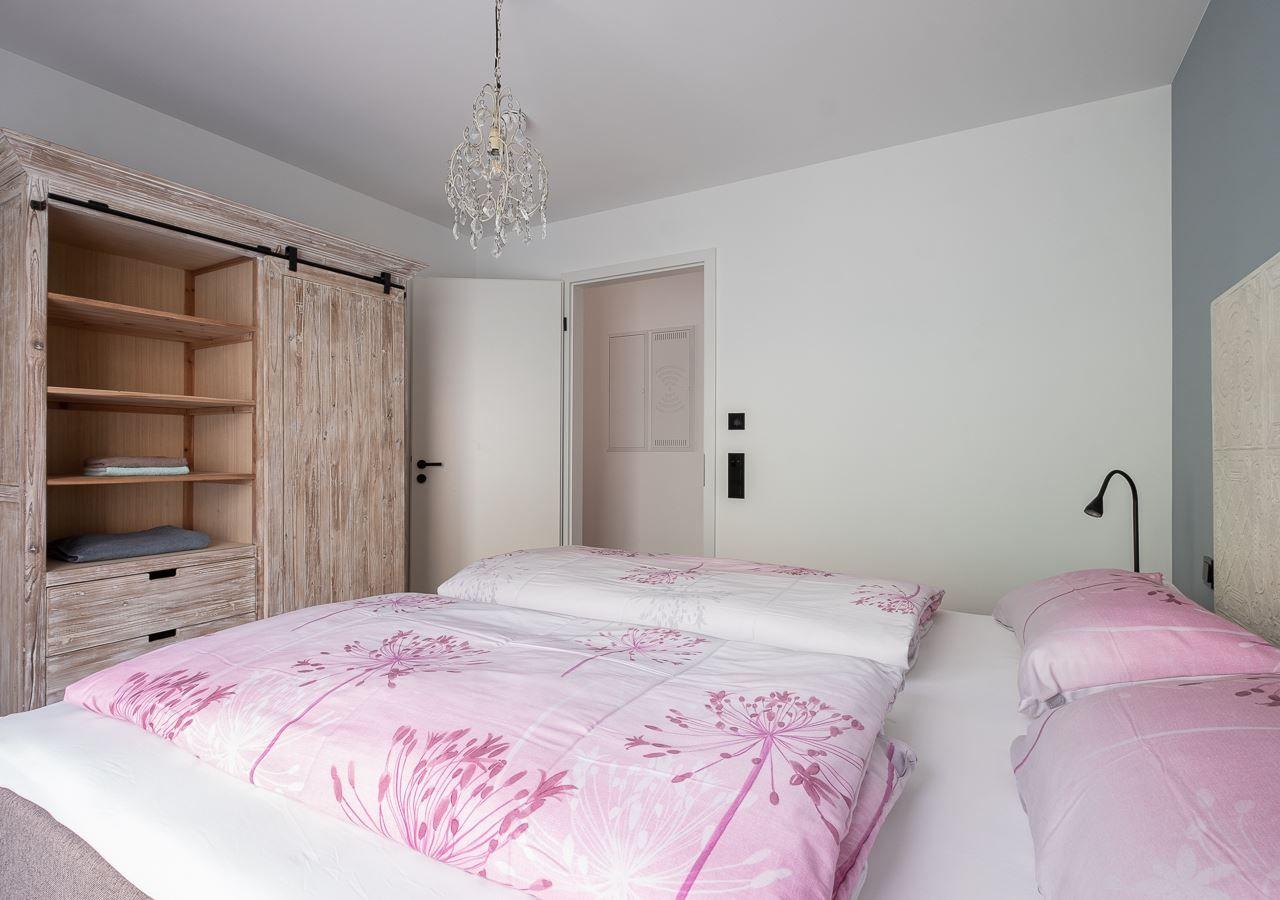 Schlafzimmer 1...