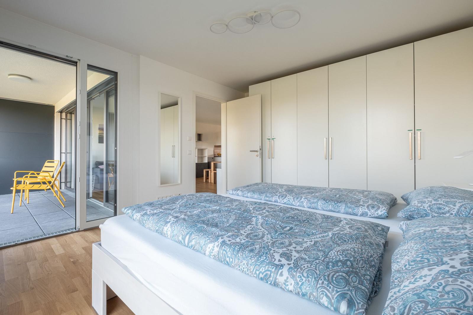 Schlafzimmer 1...